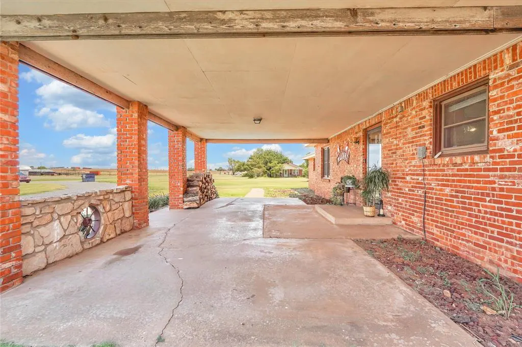 Photo 15 — 1826 E Iris Avenue, Hobart, OK 73651