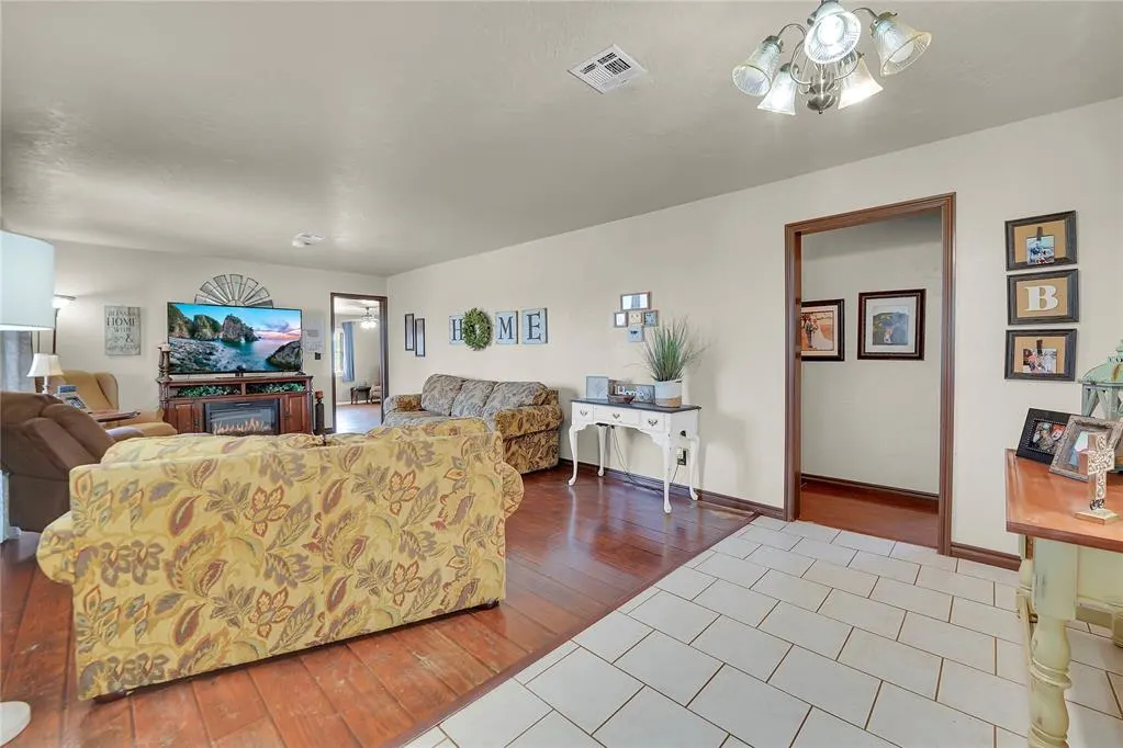 Photo 16 — 1826 E Iris Avenue, Hobart, OK 73651