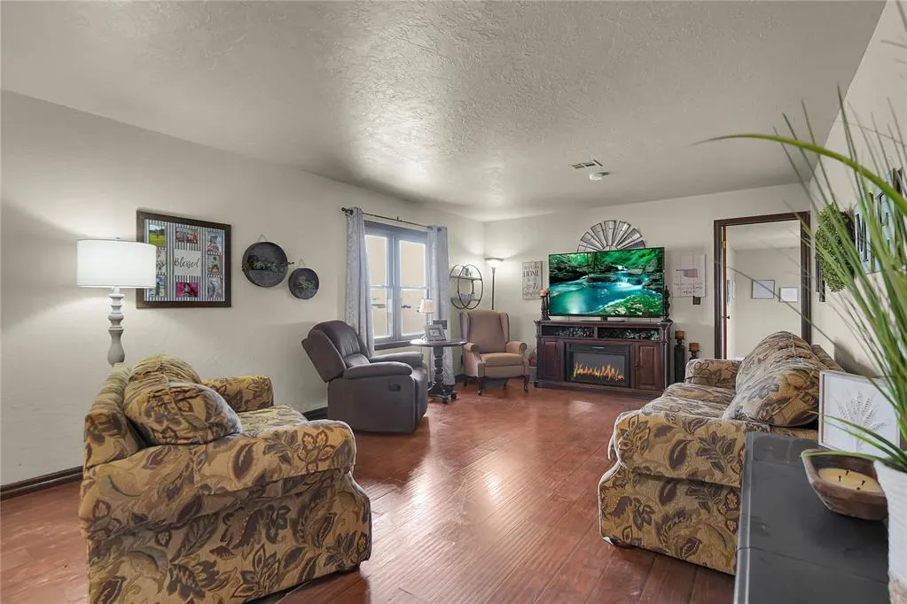 Photo 17 — 1826 E Iris Avenue, Hobart, OK 73651