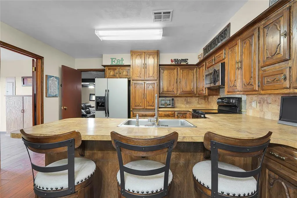 Photo 21 — 1826 E Iris Avenue, Hobart, OK 73651