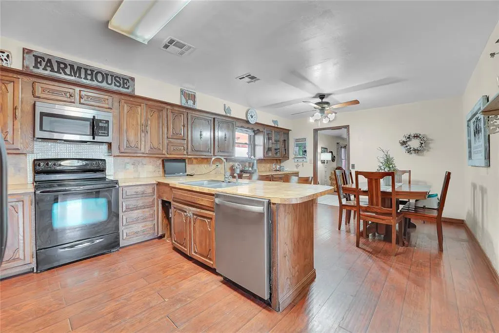Photo 26 — 1826 E Iris Avenue, Hobart, OK 73651