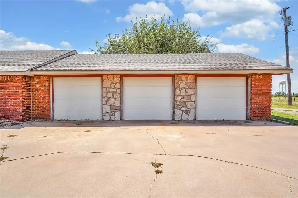 Photo 45 — 1826 E Iris Avenue, Hobart, OK 73651