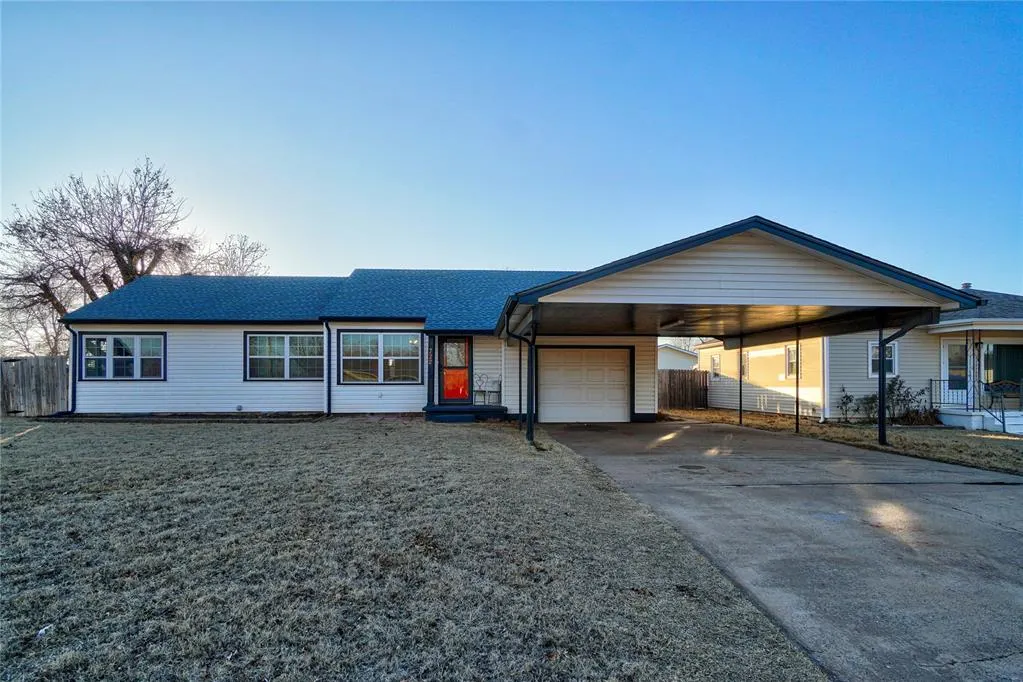 Photo 2 — 722 S 10th Street, Kingfisher, OK 73750