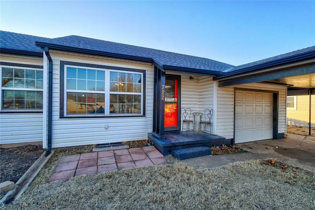 Photo 3 — 722 S 10th Street, Kingfisher, OK 73750
