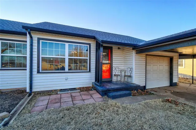 Photo 3 — 722 S 10th Street, Kingfisher, OK 73750