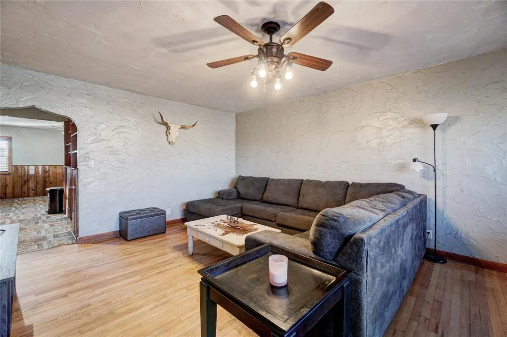 Photo 5 — 722 S 10th Street, Kingfisher, OK 73750