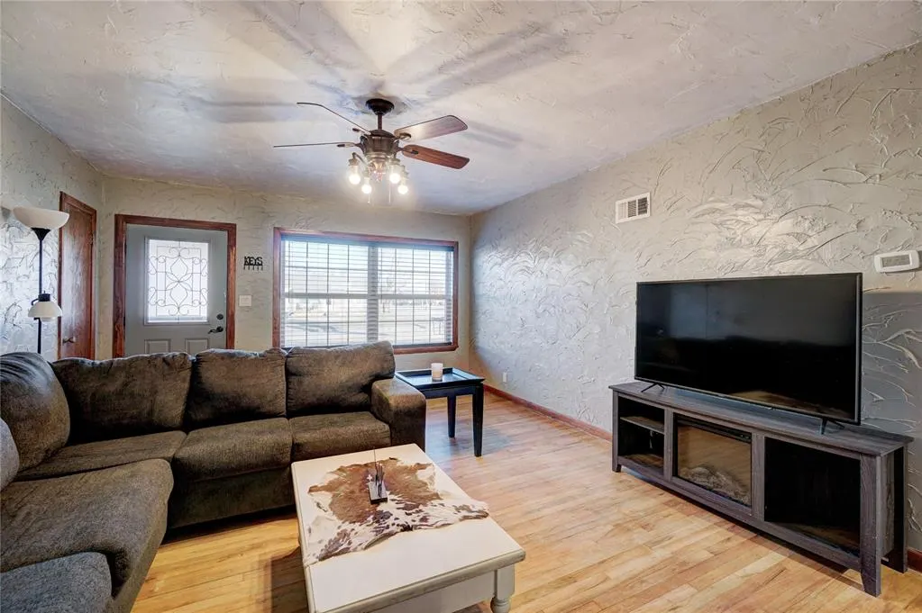 Photo 6 — 722 S 10th Street, Kingfisher, OK 73750