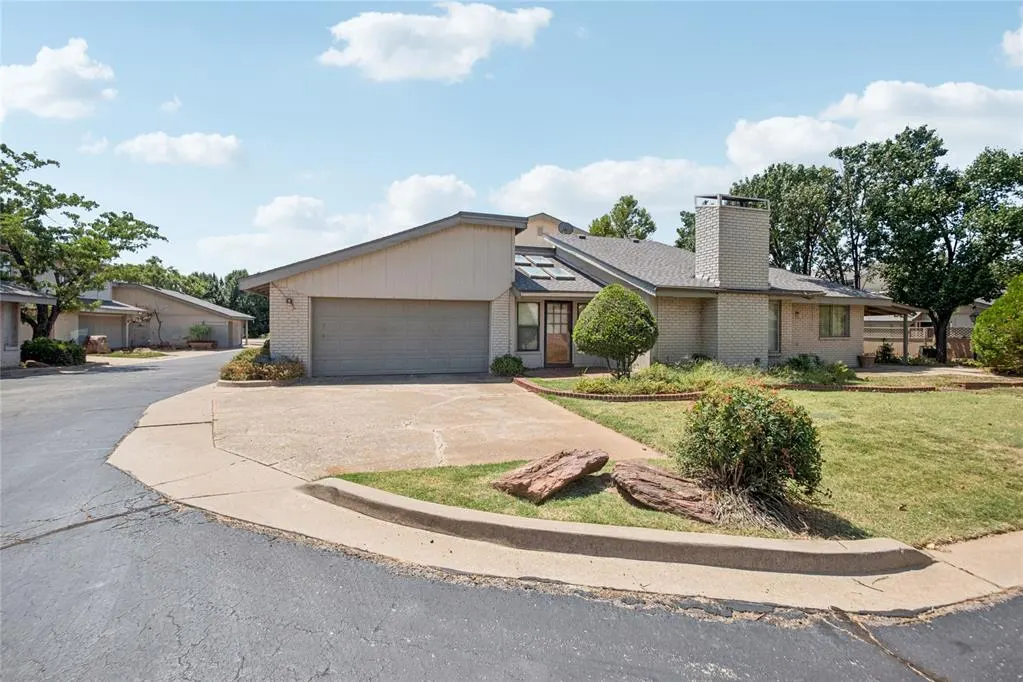 Photo 2 — 10124 Hefner Village Ter Terrace, Oklahoma City, OK 73162
