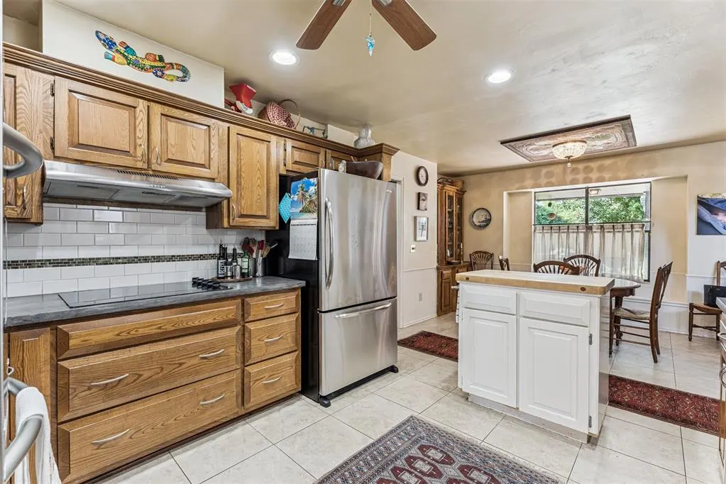 Photo 5 — 6108 Inland Road, Warr Acres, OK 73132