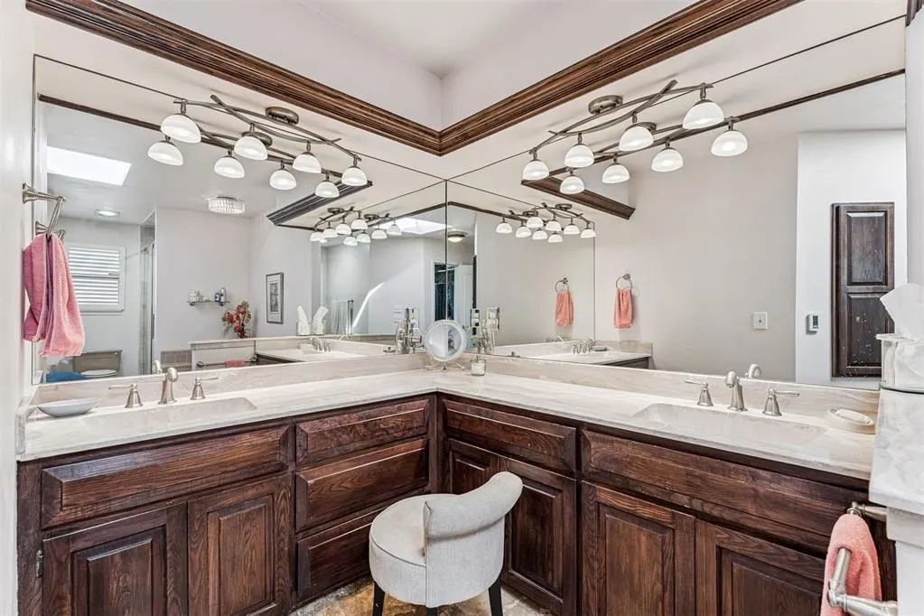 Photo 14 — 6108 Inland Road, Warr Acres, OK 73132