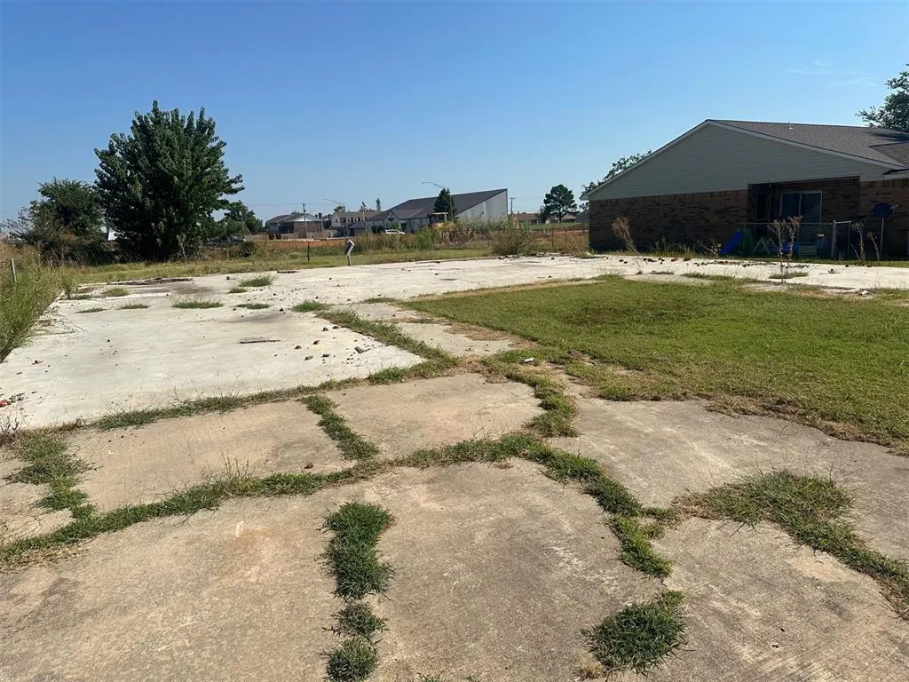Photo 3 — 310 W 37th Street, Shawnee, OK 74804