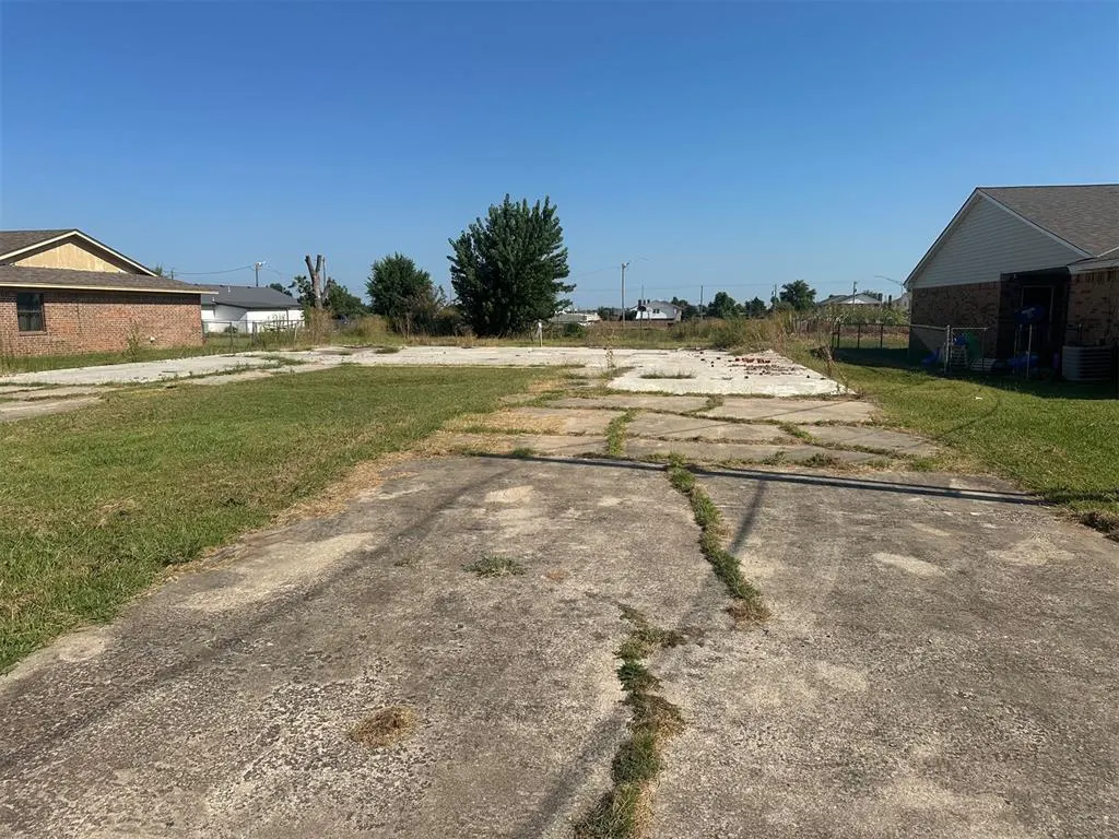 Photo 5 — 310 W 37th Street, Shawnee, OK 74804