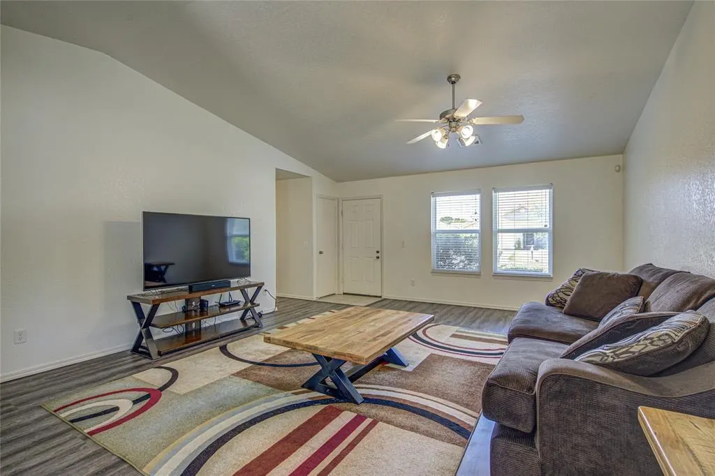 Photo 4 — 9228 Snowberry Drive, Oklahoma City, OK 73165