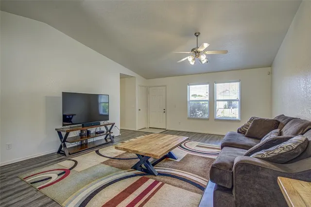 Photo 4 — 9228 Snowberry Drive, Oklahoma City, OK 73165