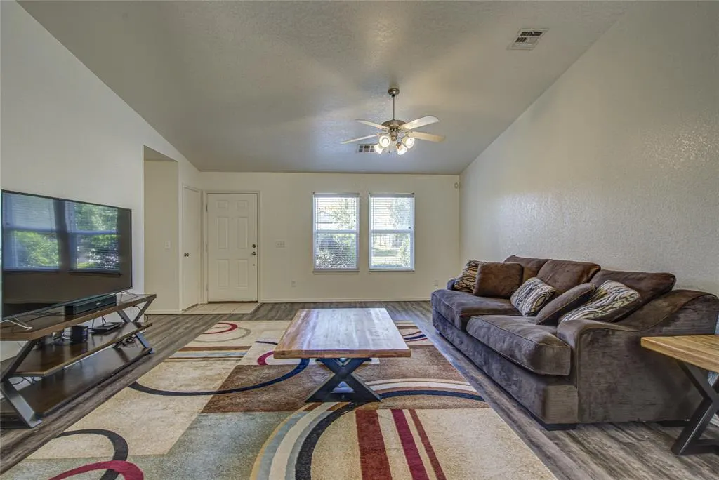 Photo 6 — 9228 Snowberry Drive, Oklahoma City, OK 73165