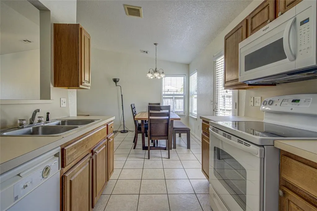 Photo 13 — 9228 Snowberry Drive, Oklahoma City, OK 73165