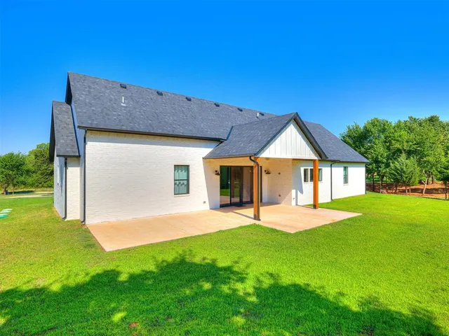 Photo 5 — 1077 County 2976 Street, Blanchard, OK 73010