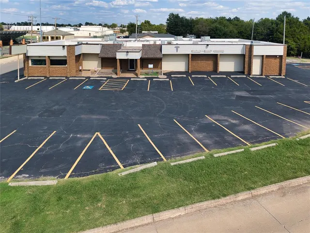 Front exterior — 320 N Interstate Highway 35 Service Road, Moore, OK 73160