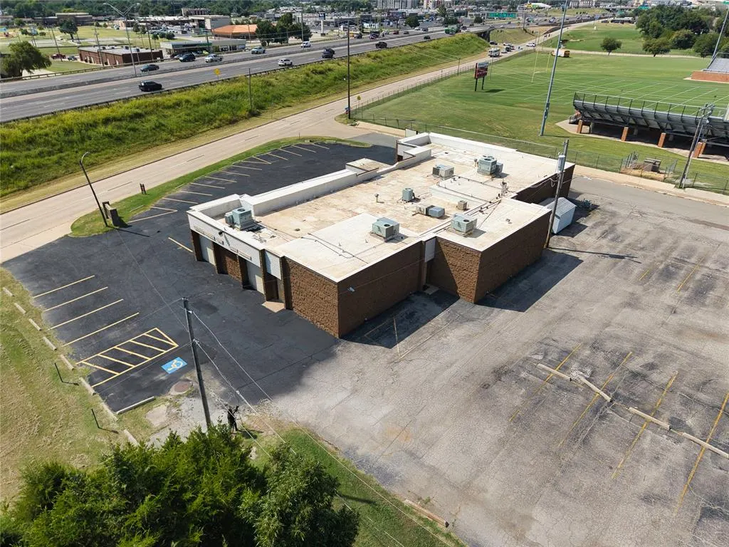 Photo 6 — 320 N Interstate Highway 35 Service Road, Moore, OK 73160