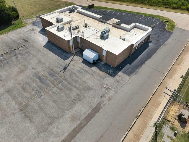 Photo 7 — 320 N Interstate Highway 35 Service Road, Moore, OK 73160