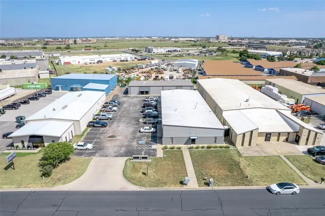 Photo 3 — 2845 Broce Drive, Norman, OK 73072