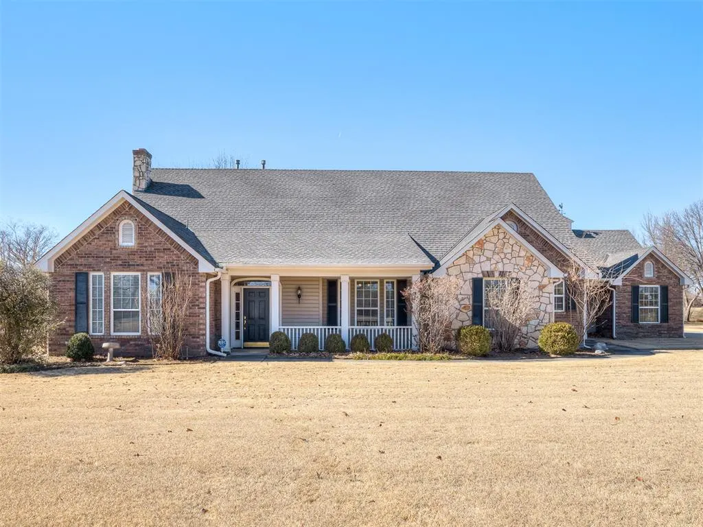 Photo 2 — 105 S Olde Bridge Road, Moore, OK 73160
