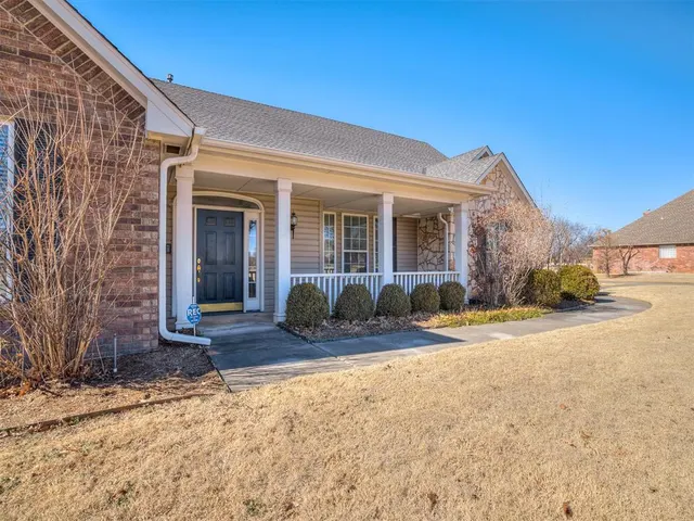 Photo 7 — 105 S Olde Bridge Road, Moore, OK 73160