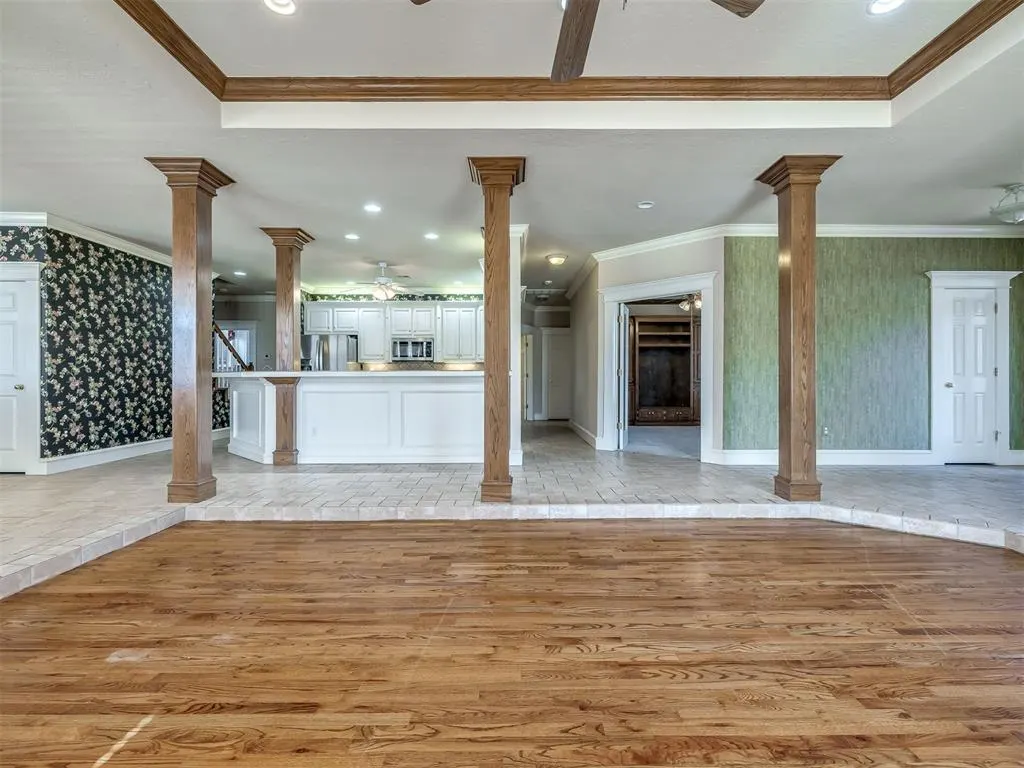 Photo 10 — 105 S Olde Bridge Road, Moore, OK 73160