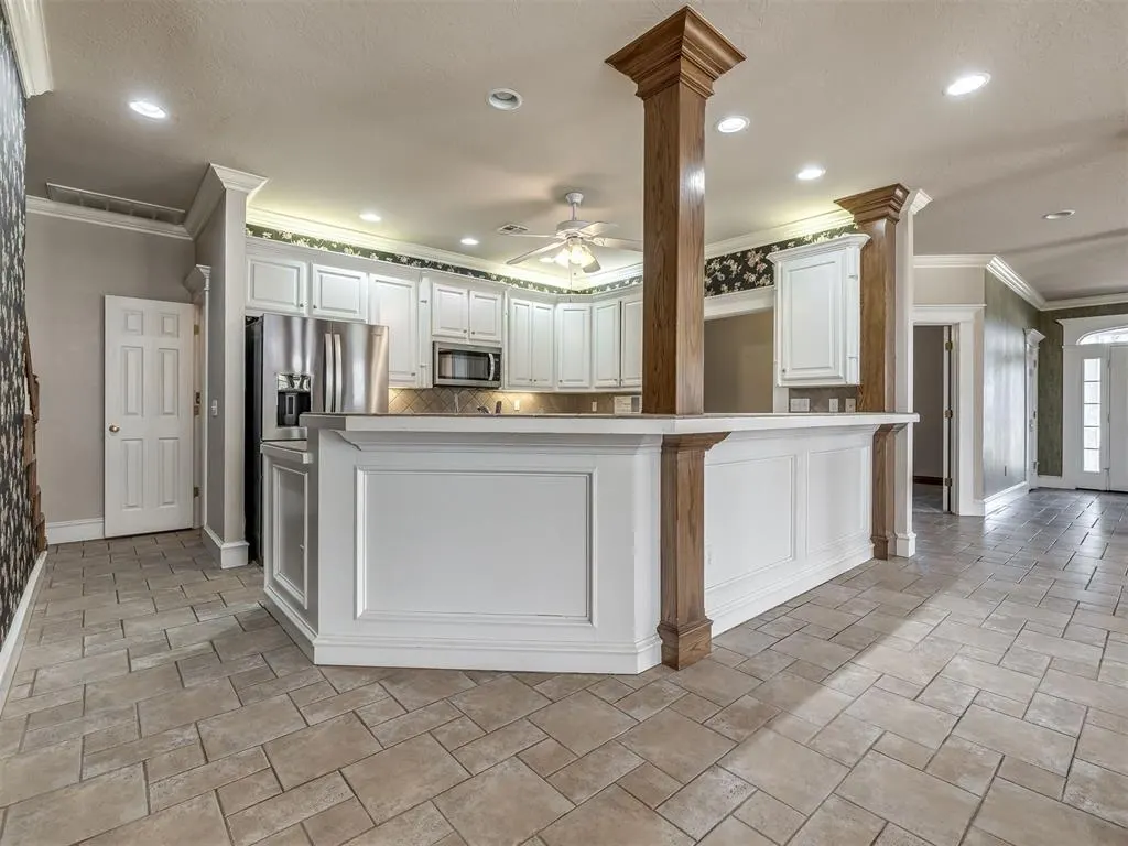 Photo 14 — 105 S Olde Bridge Road, Moore, OK 73160