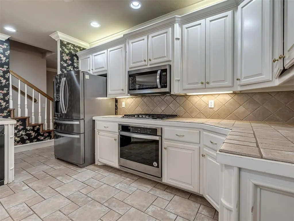 Photo 16 — 105 S Olde Bridge Road, Moore, OK 73160