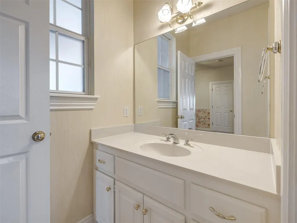 Photo 33 — 105 S Olde Bridge Road, Moore, OK 73160
