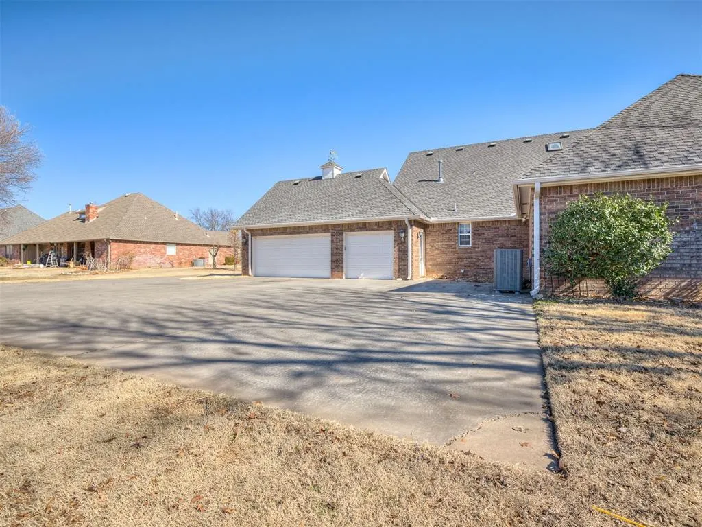 Photo 45 — 105 S Olde Bridge Road, Moore, OK 73160
