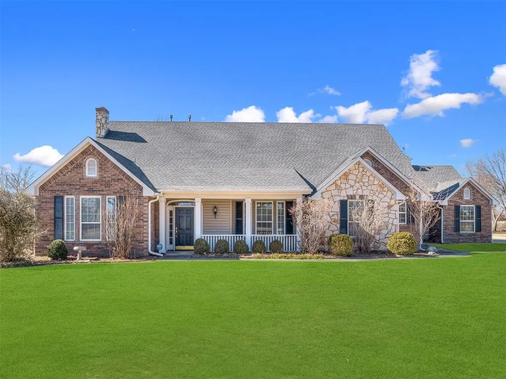 Front exterior — 105 S Olde Bridge Road, Moore, OK 73160