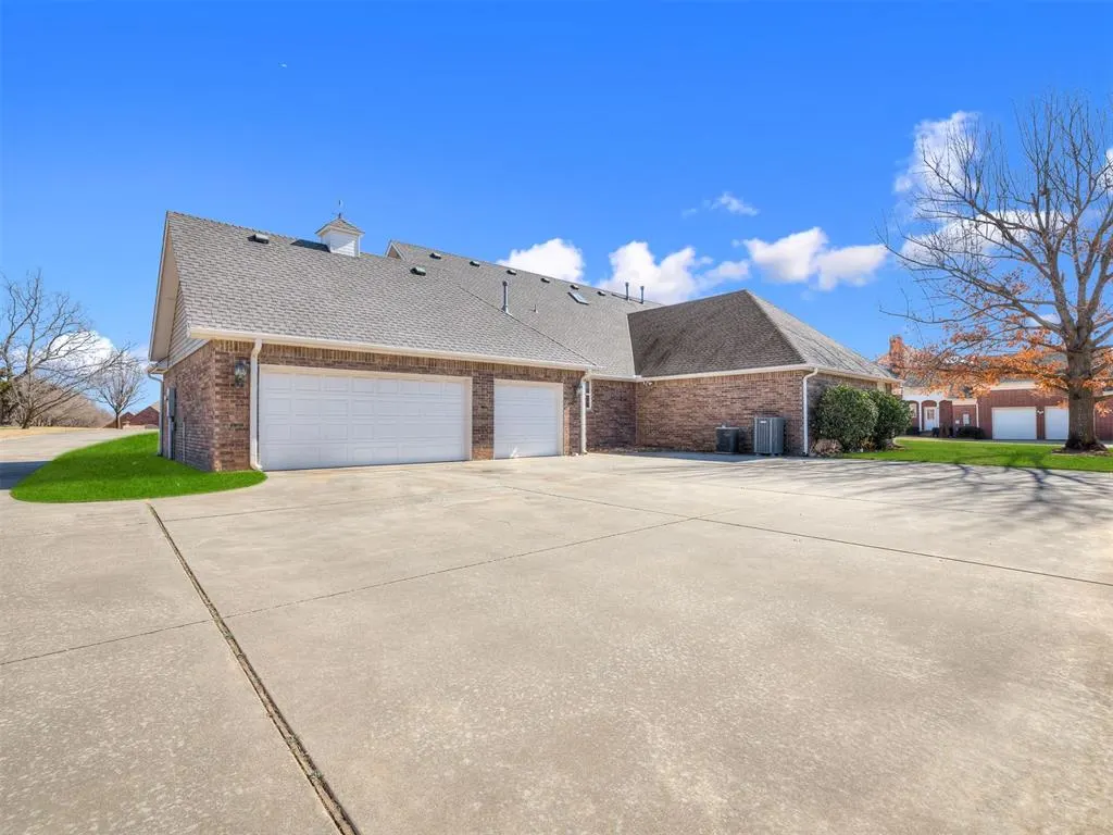 Photo 46 — 105 S Olde Bridge Road, Moore, OK 73160