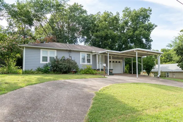 Front exterior — 329 S Paul Street, Pauls Valley, OK 73075