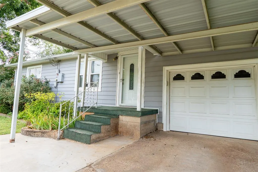 Photo 3 — 329 S Paul Street, Pauls Valley, OK 73075