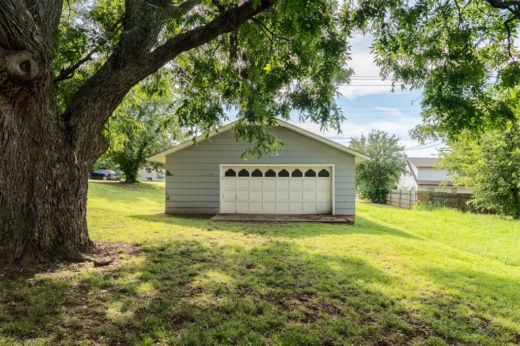 Photo 14 — 329 S Paul Street, Pauls Valley, OK 73075