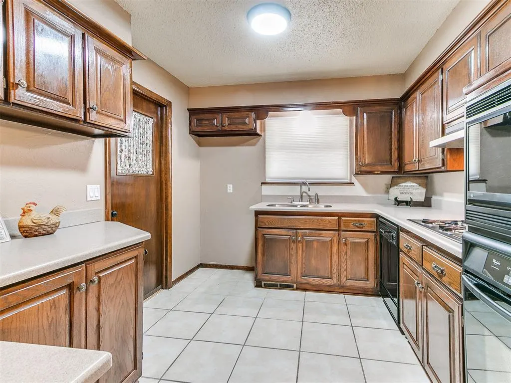 Photo 16 — 520 SW 70th Street, Oklahoma City, OK 73139