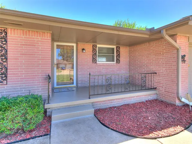 Photo 3 — 520 SW 70th Street, Oklahoma City, OK 73139