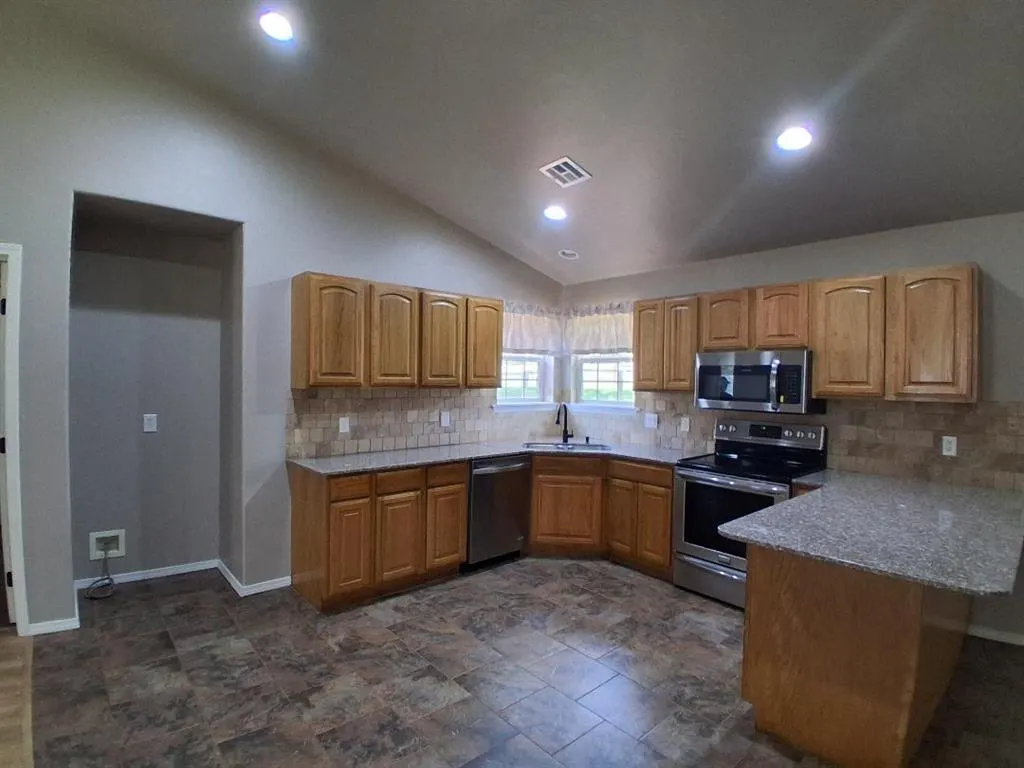 Photo 4 — 160 Oak Hollow Road, Tecumseh, OK 74873