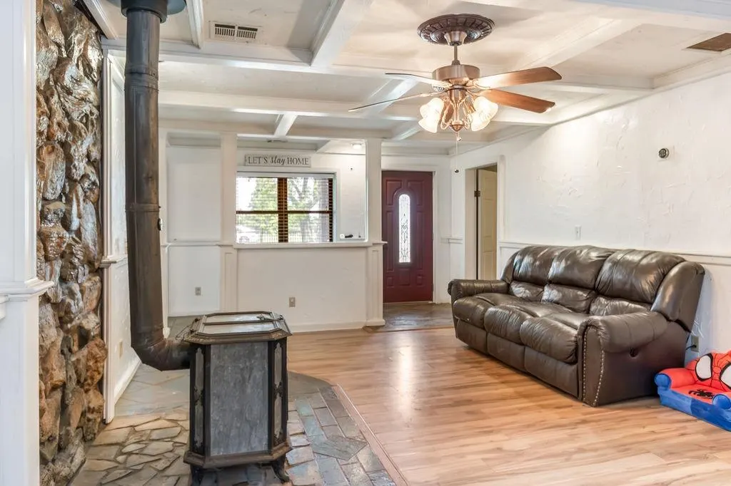 Photo 3 — 331299 E 875 Road, Wellston, OK 74881