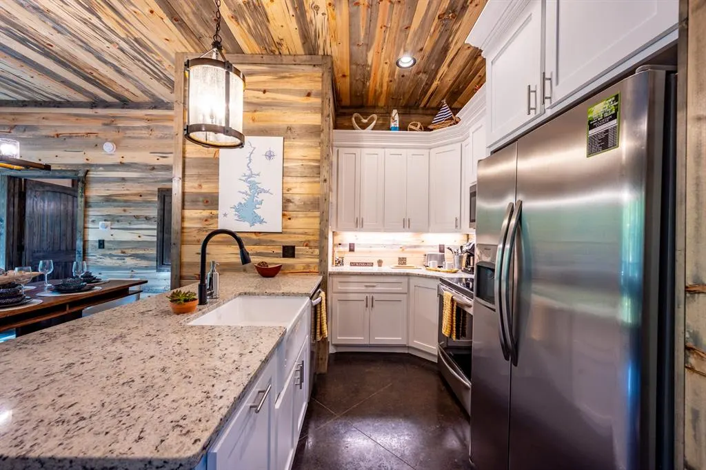 Photo 8 — 875 N Lukfata Trail Road, Broken Bow, OK 74728
