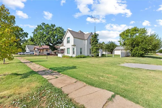 Photo 3 — 422 N Main Street, Okeene, OK 73763
