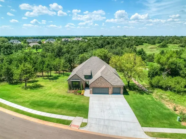 Front exterior — 8126 Goldfinch Drive, Guthrie, OK 73044
