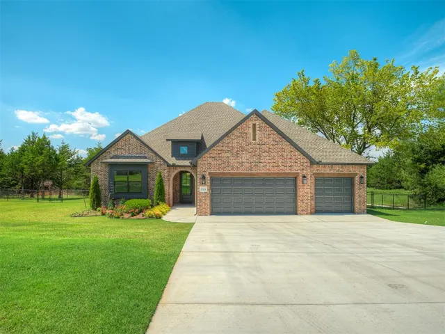 Photo 2 — 8126 Goldfinch Drive, Guthrie, OK 73044