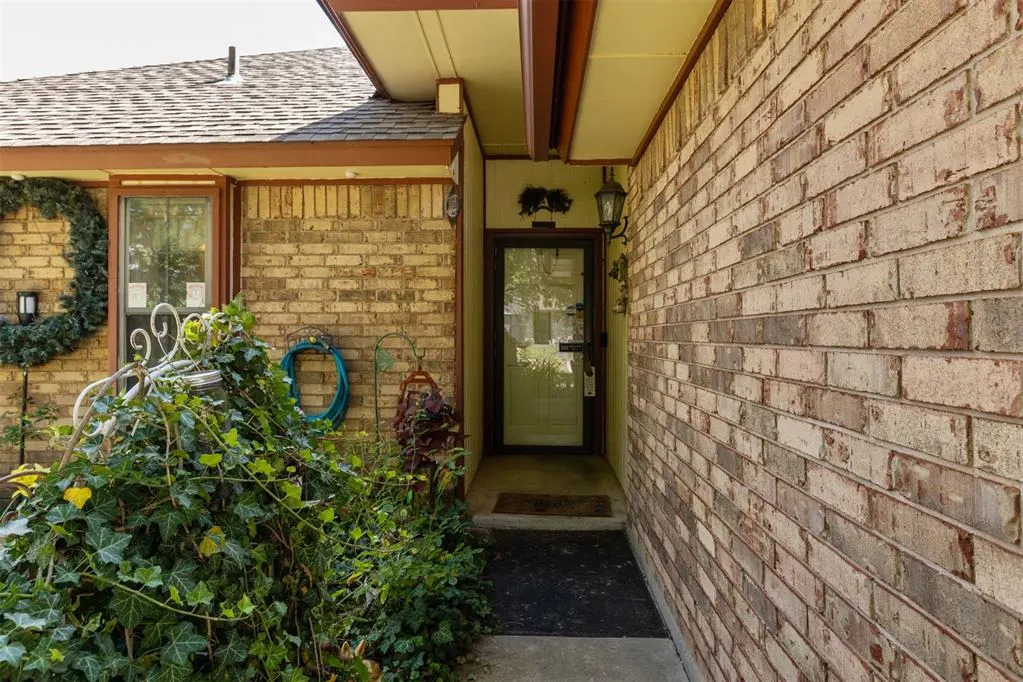Photo 4 — 1204 SW 100th Street, Oklahoma City, OK 73139