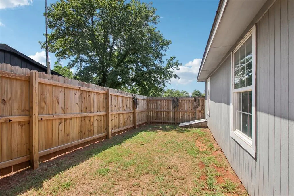 Photo 20 — 402 NE 3rd Street, Luther, OK 73054