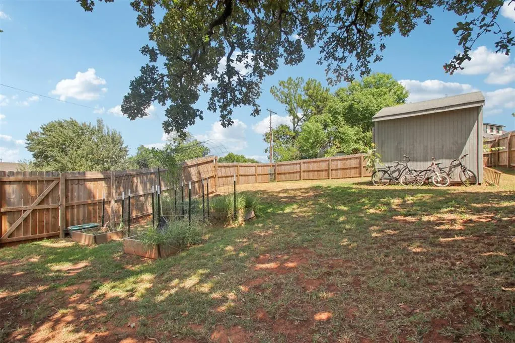 Photo 21 — 402 NE 3rd Street, Luther, OK 73054