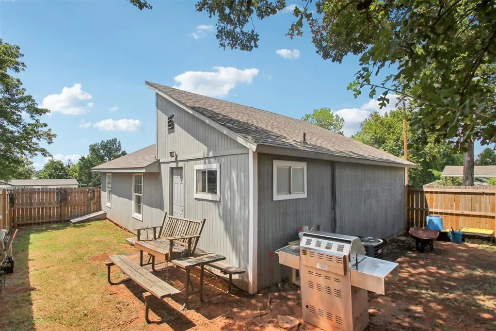 Photo 22 — 402 NE 3rd Street, Luther, OK 73054