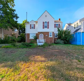 Sold home at 2712 NW 27th Street